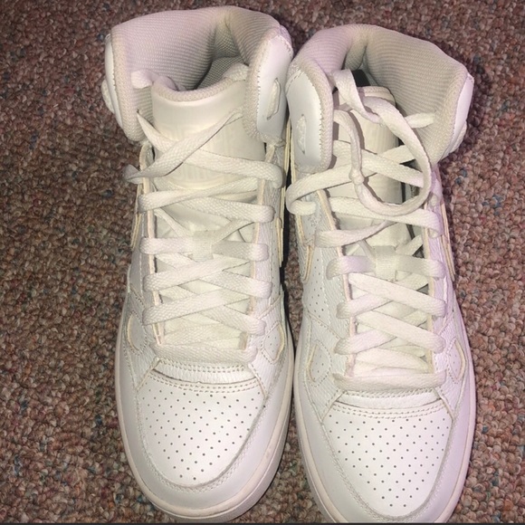 Women’s Nike Air Force 7.5 - Picture 5 of 6